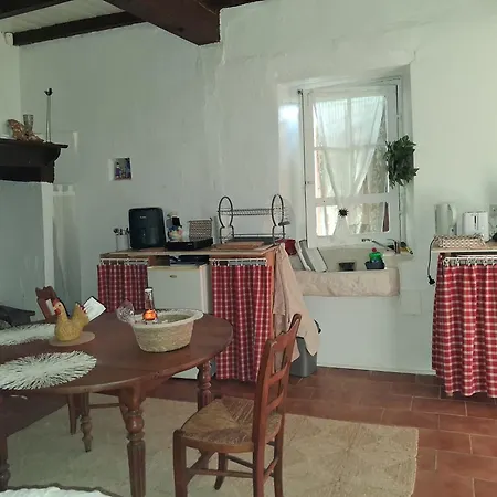 Les Cypres D'oc Maison D'hote Ou Avec Piscine, Vue Et Jardin Gasthof