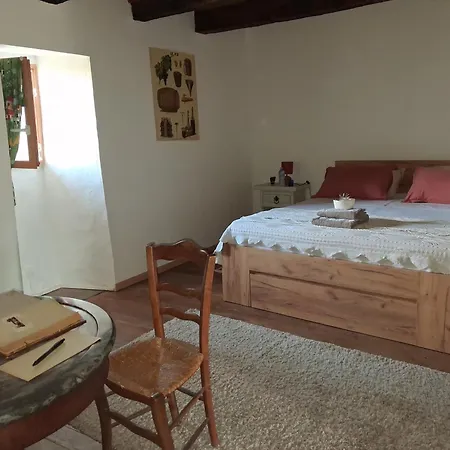 Les Cypres D'oc Maison D'hote Ou Avec Piscine, Vue Et Jardin 게스트하우스 3*